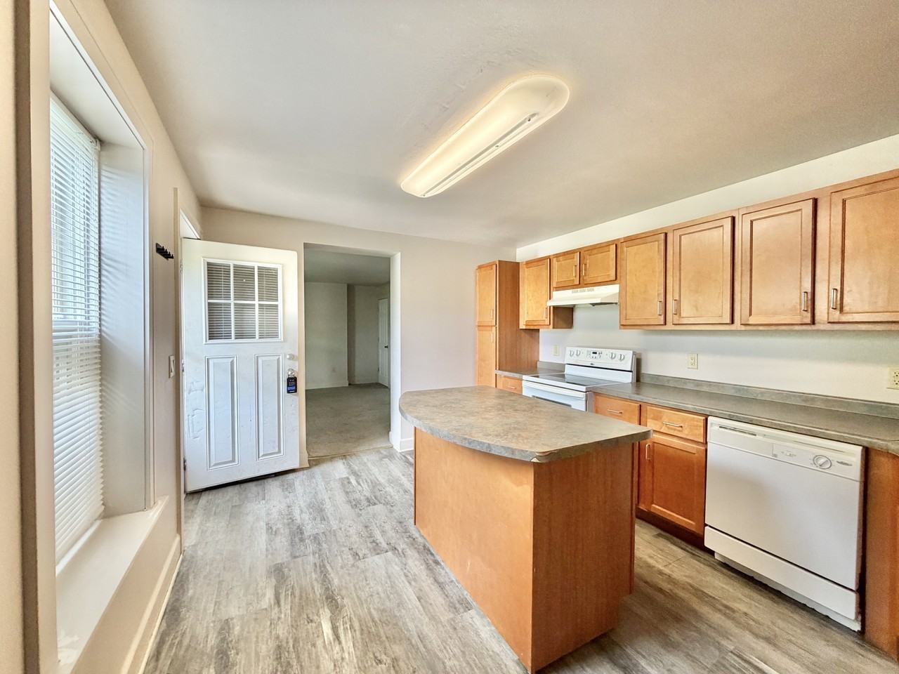 216 Carpenter St #2 - Photo 3 of 11