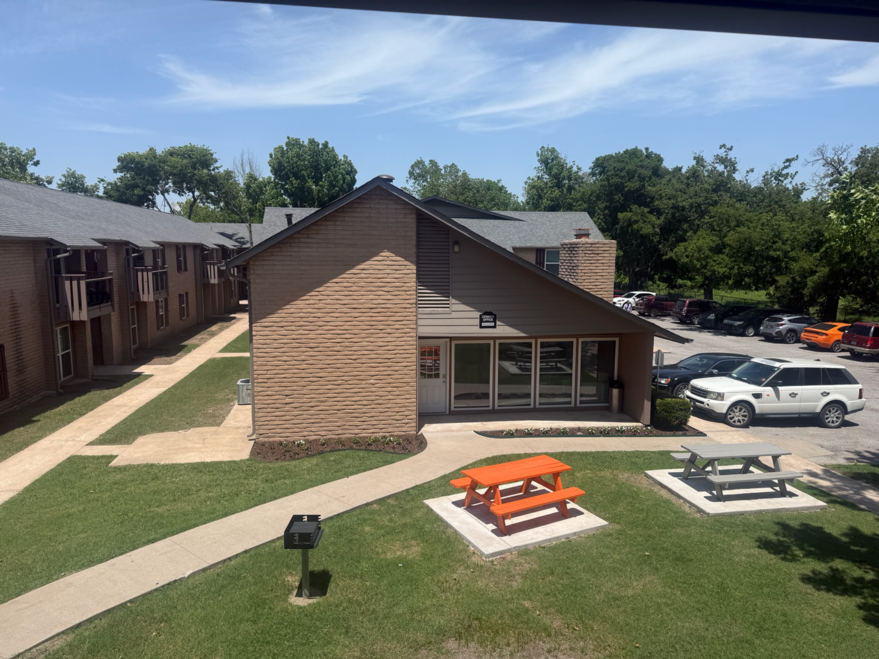 Knollwood Apartments - Photo 3 of 5