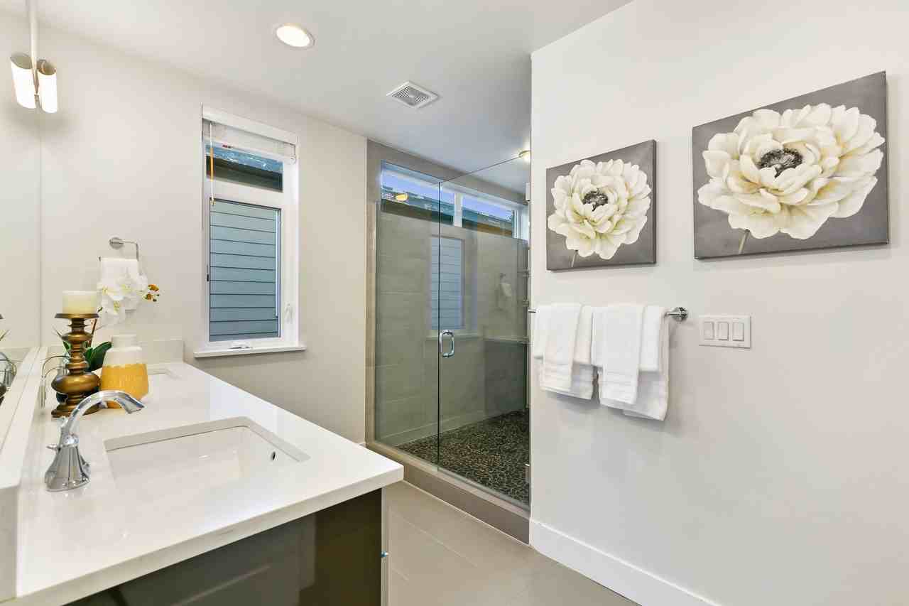 11214 Ne 68th St #1 - Photo 5 of 50