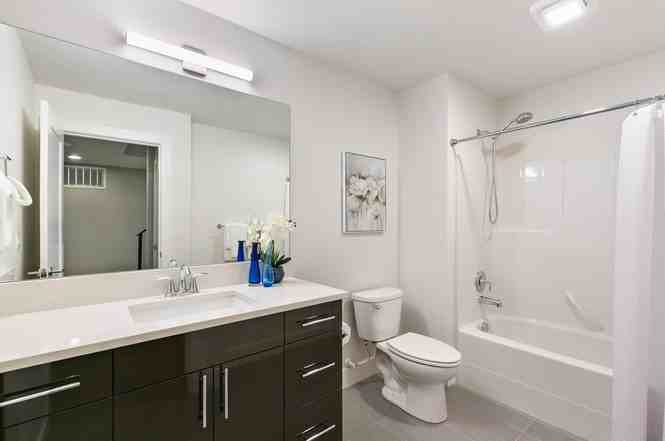 11214 Ne 68th St #1 - Photo 7 of 50
