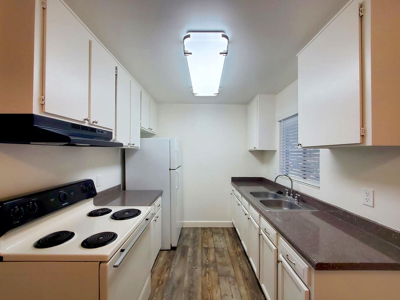 Summit Creek Apartments - Photo 4 of 17