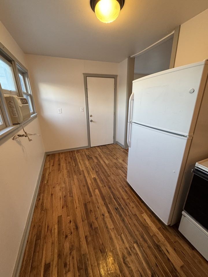 157 North 4th East Street - 5 #5 - Photo 6 of 21