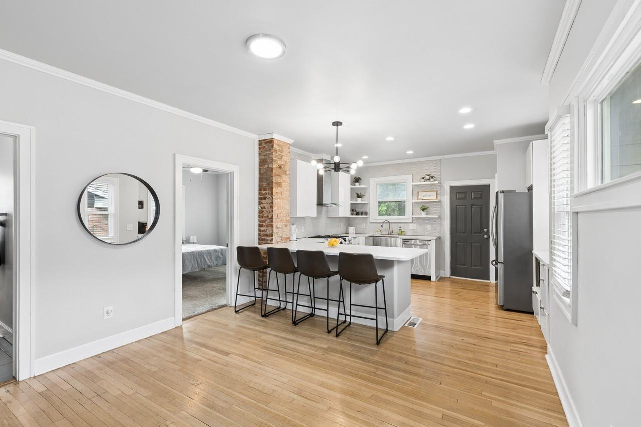 1424 Ne 8th St #1 - Photo 4 of 10