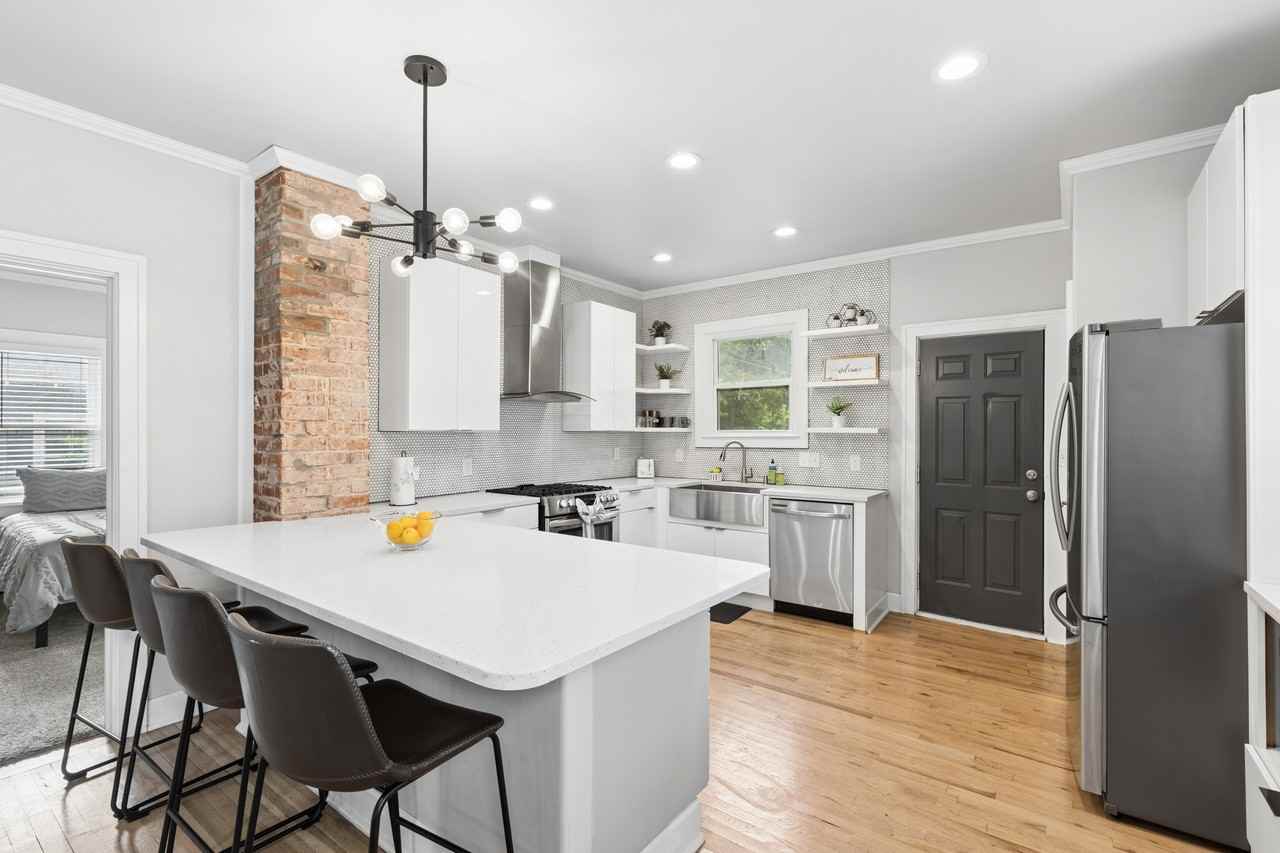 1424 Ne 8th St #1 - Photo 5 of 10