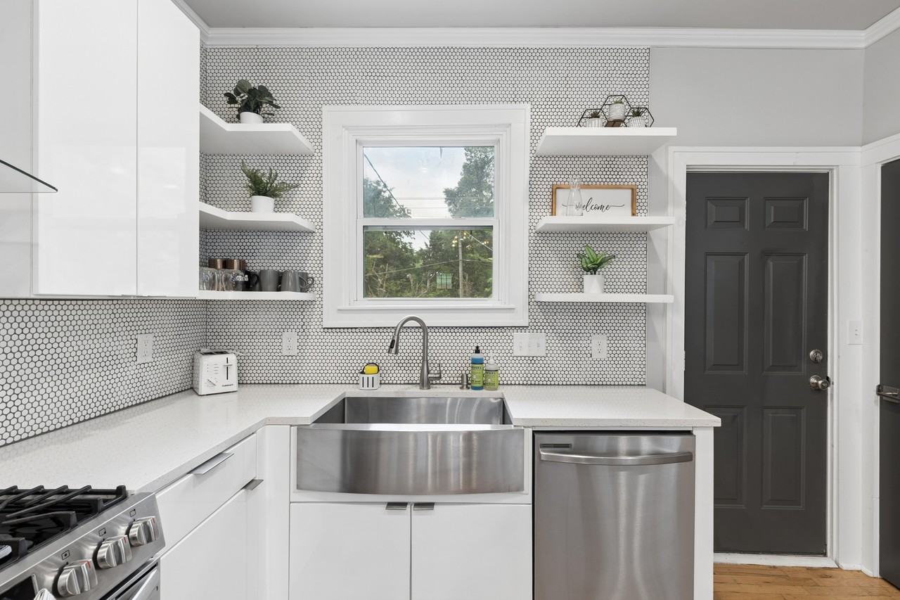 1424 Ne 8th St #1 - Photo 6 of 10