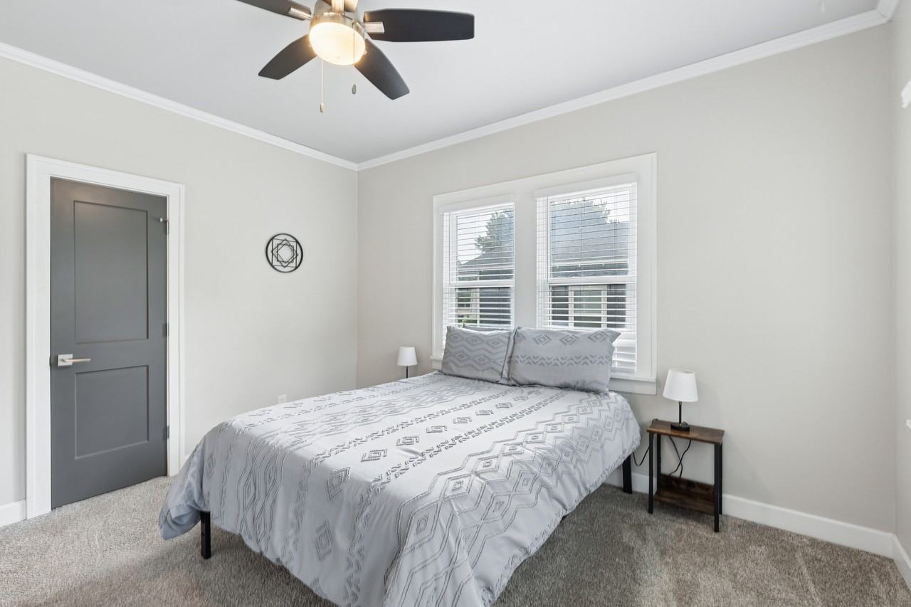 1424 Ne 8th St #1 - Photo 7 of 10