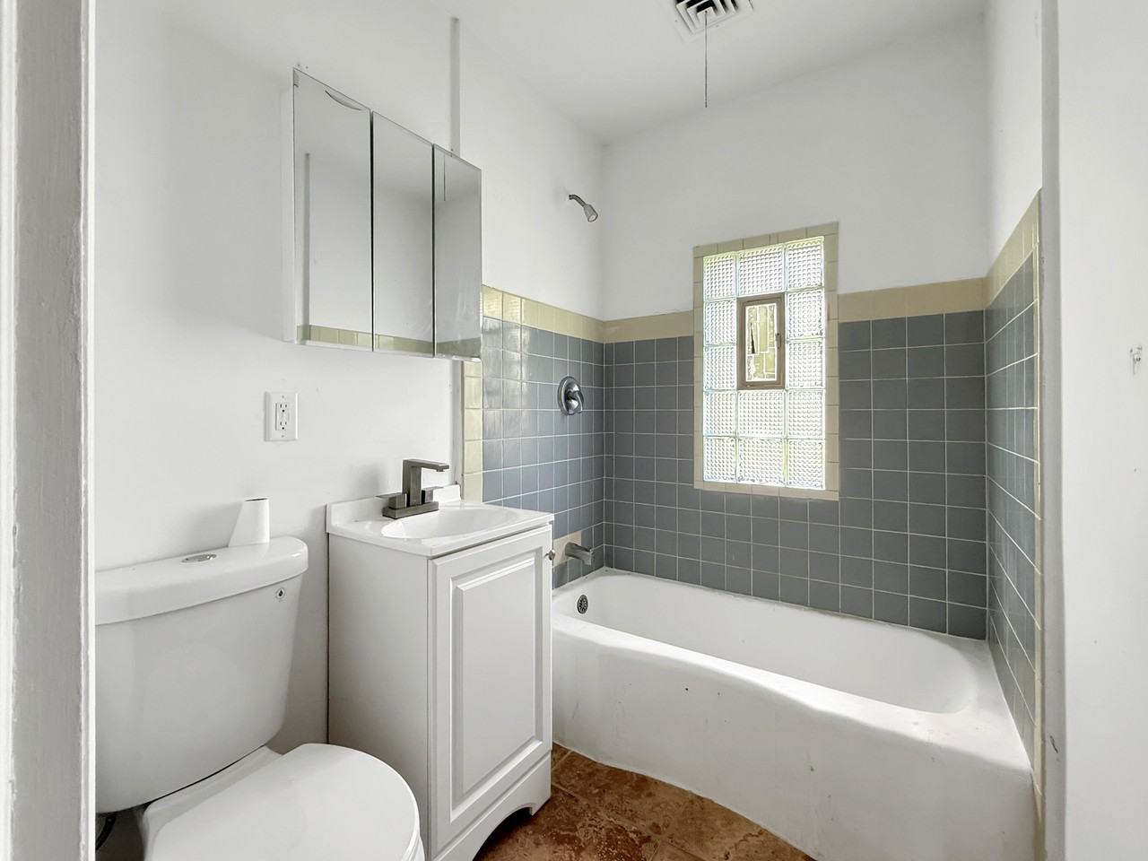 3044 Hickory Grove Ave #1 - Photo 3 of 10