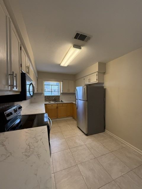 940 Central Ave #1 - Photo 4 of 10