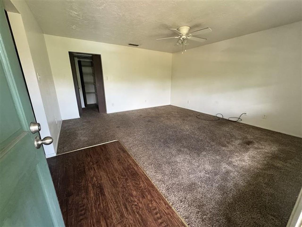 204 W Gooch St #8 - Photo 3 of 15