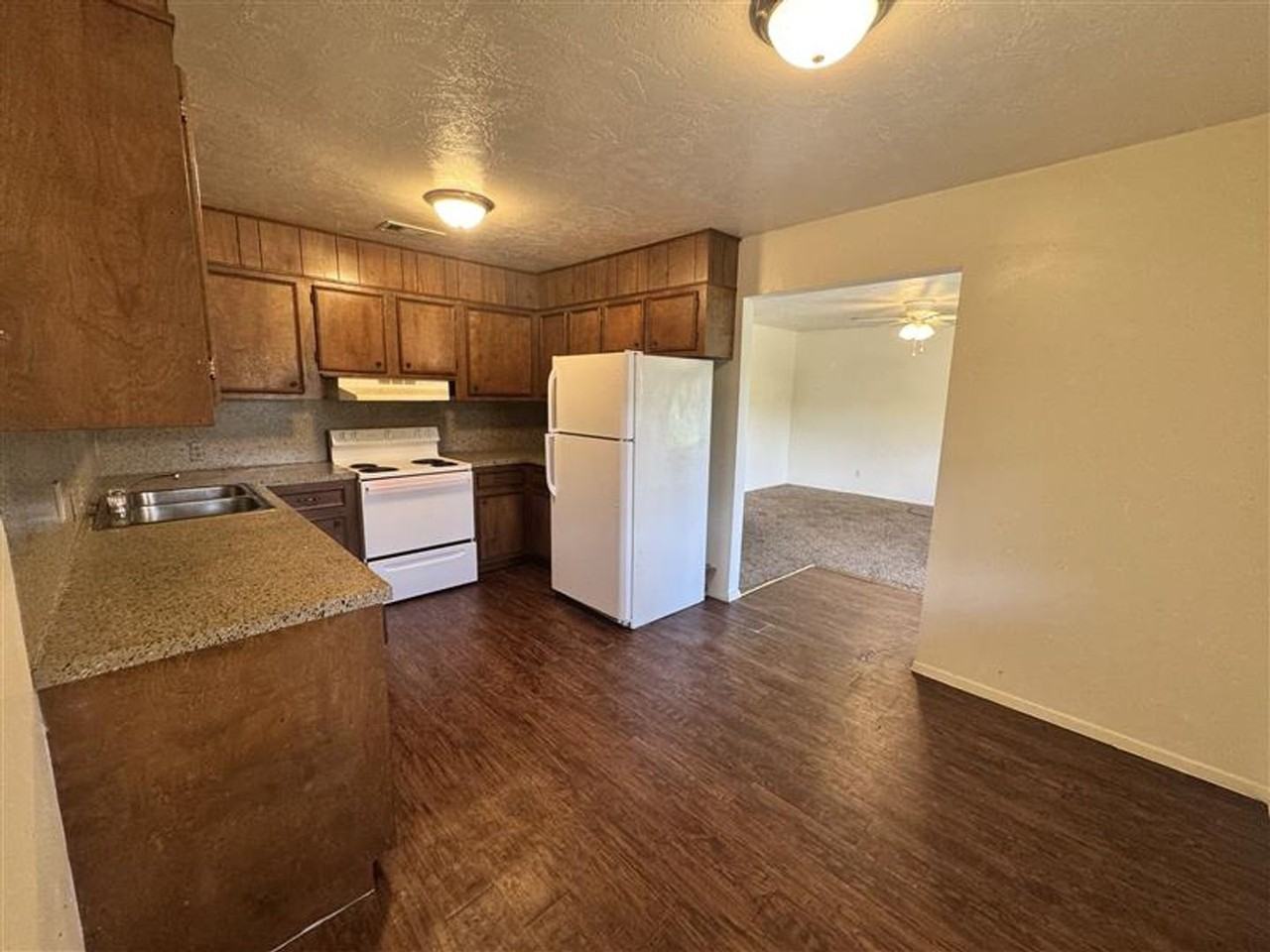 204 W Gooch St #8 - Photo 7 of 15