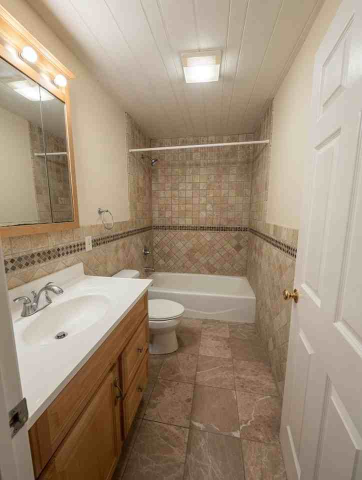 14 Duval St - Photo 3 of 12