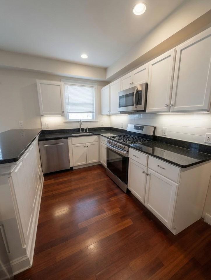 14 Duval St - Photo 7 of 12