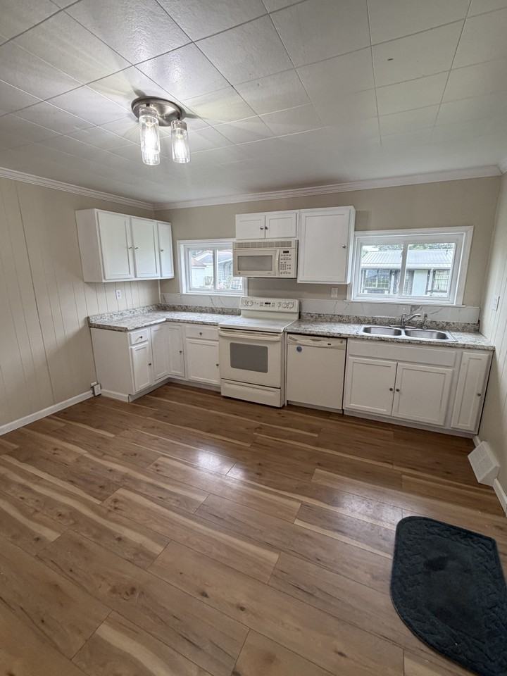 2245 Raymond Avenue - Front House - Photo 2 of 10