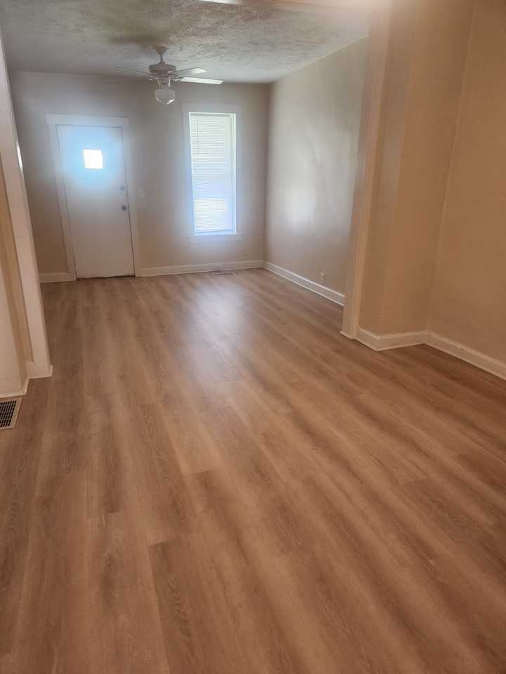 735 Camden Ave Sw #735 - Photo 2 of 8