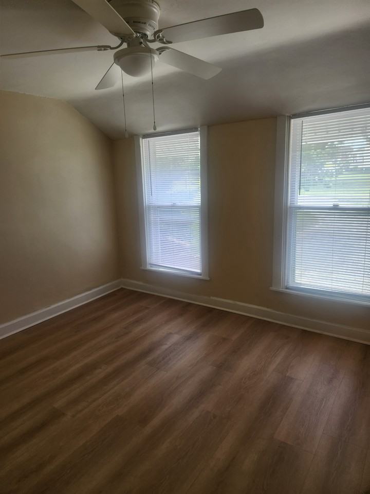735 Camden Ave Sw #735 - Photo 3 of 8
