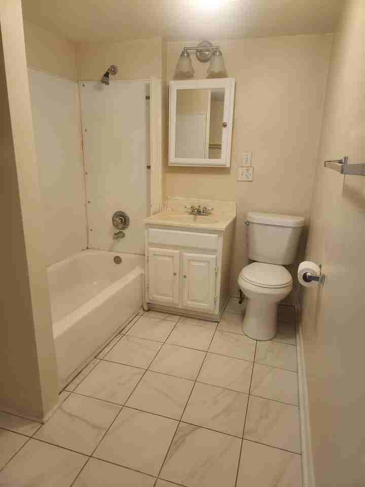 735 Camden Ave Sw #735 - Photo 5 of 8