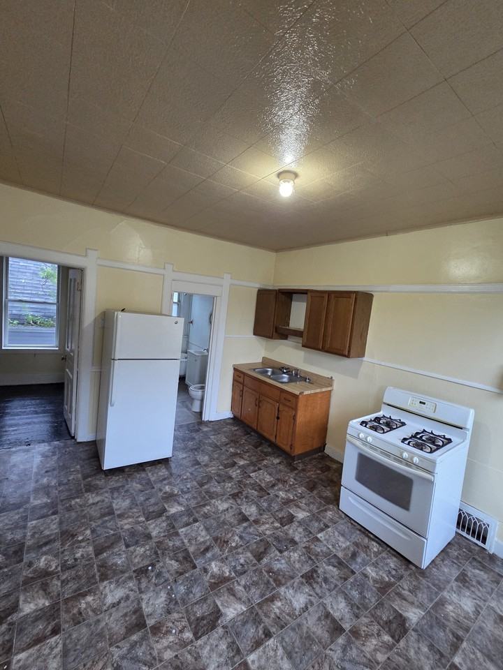 2203 N 28th St #2 - Photo 7 of 11