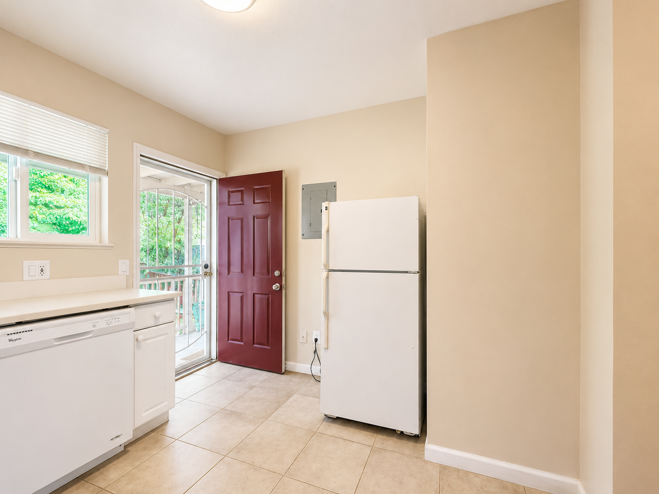 Davis Place Apartments - Photo 2 of 20