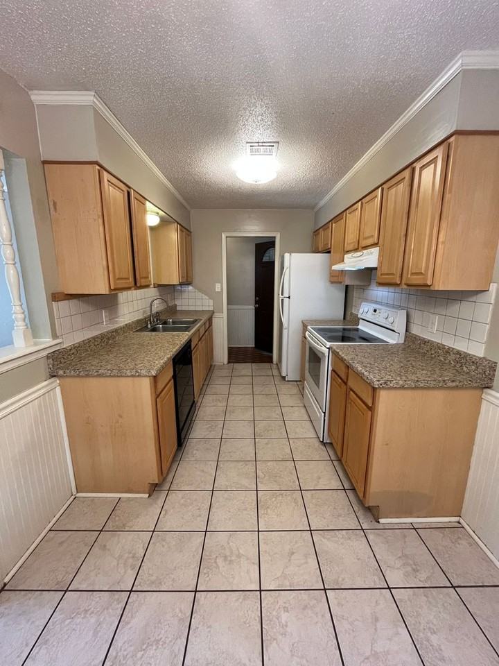 2124 Allenhurst St - Photo 3 of 25