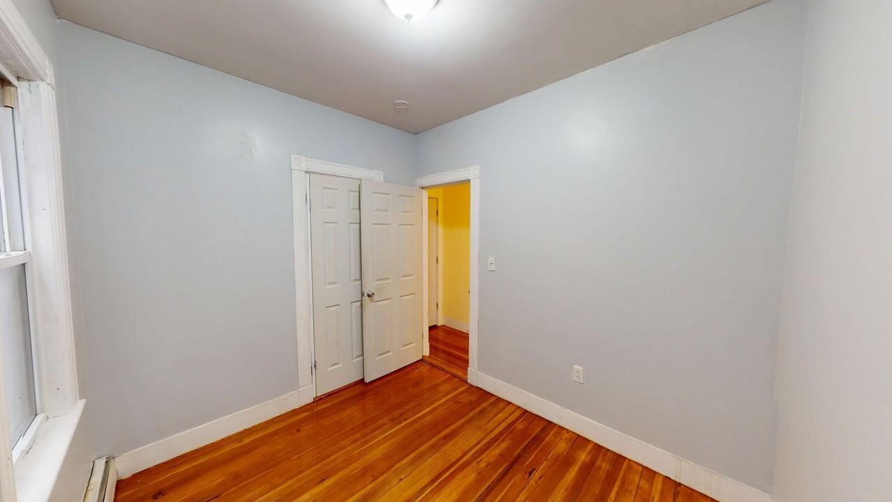 46 Middle St - Photo 2 of 10