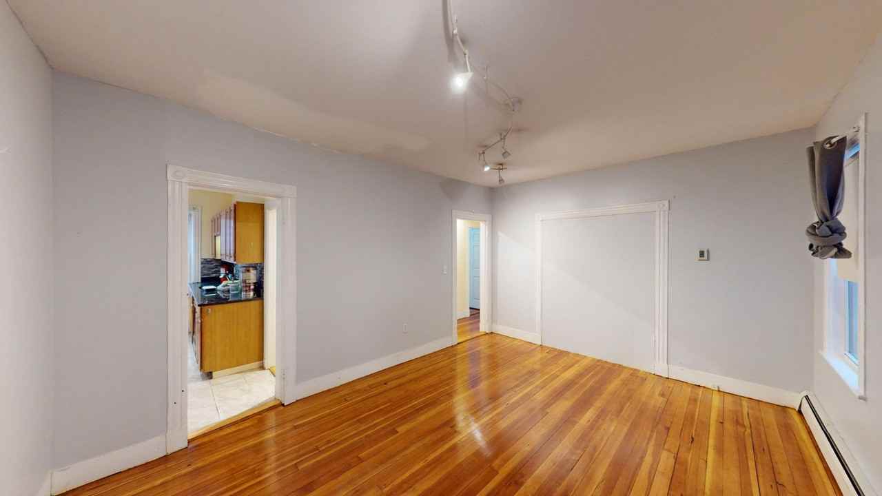 46 Middle St - Photo 4 of 10