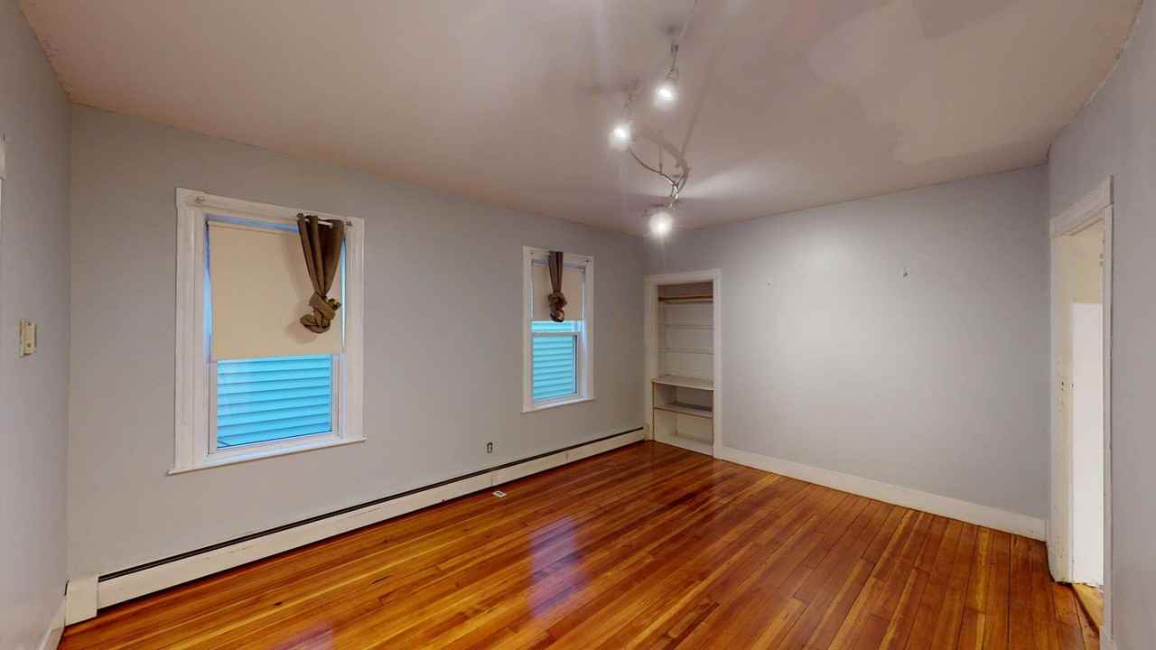 46 Middle St - Photo 5 of 10