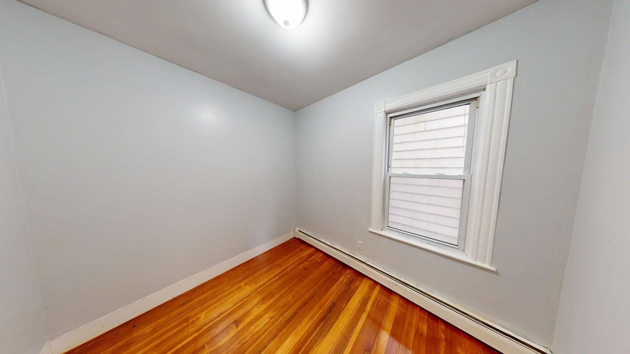 46 Middle St - Photo 6 of 10