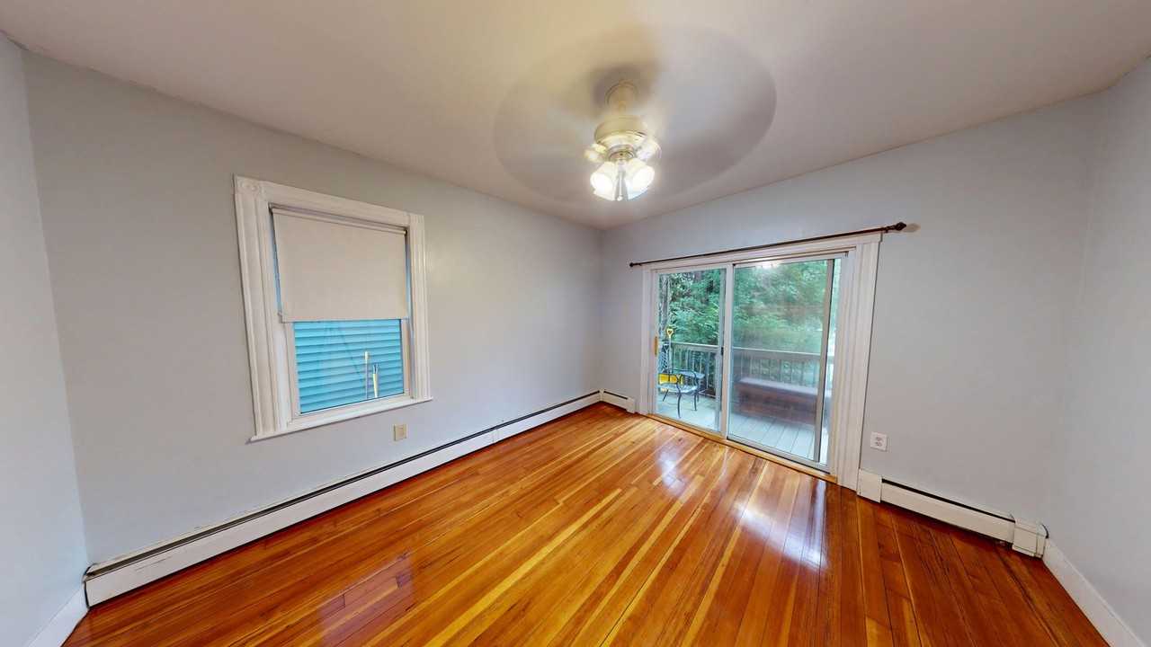 46 Middle St - Photo 7 of 10