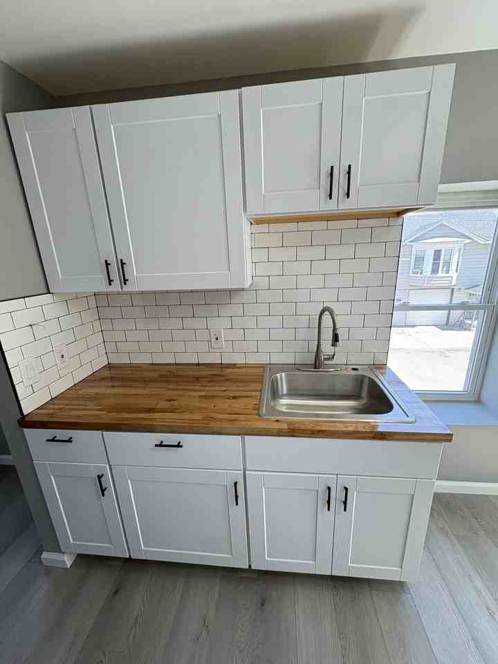 662 2nd Ave #4 - Photo 3 of 11