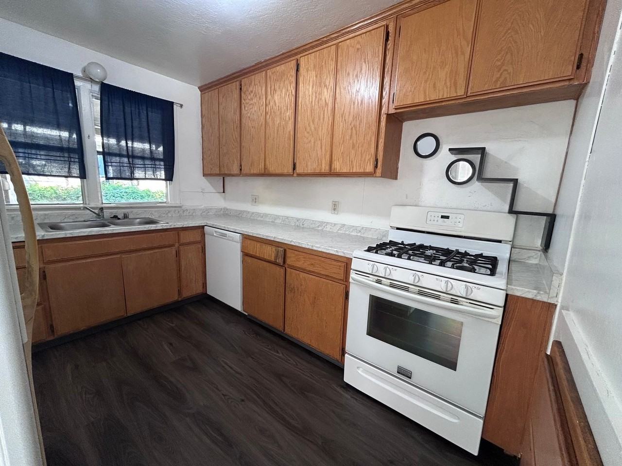 710 Normal Ave - Photo 6 of 17