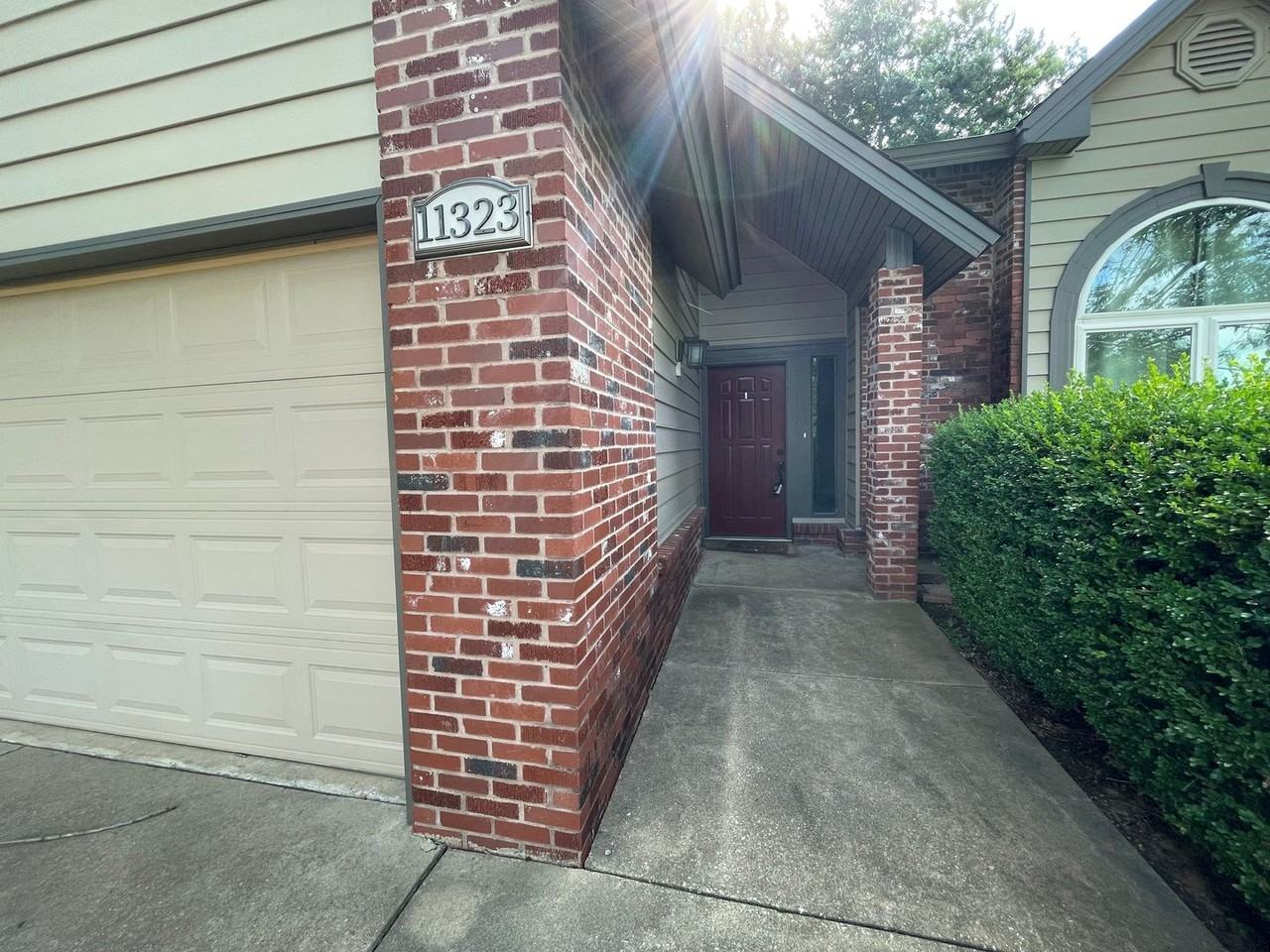11323 S Ash St - Photo 2 of 33