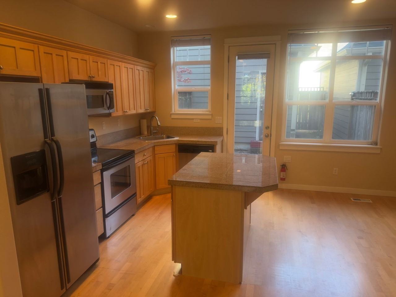 8628 Se 9th Ave #12 - Photo 3 of 22