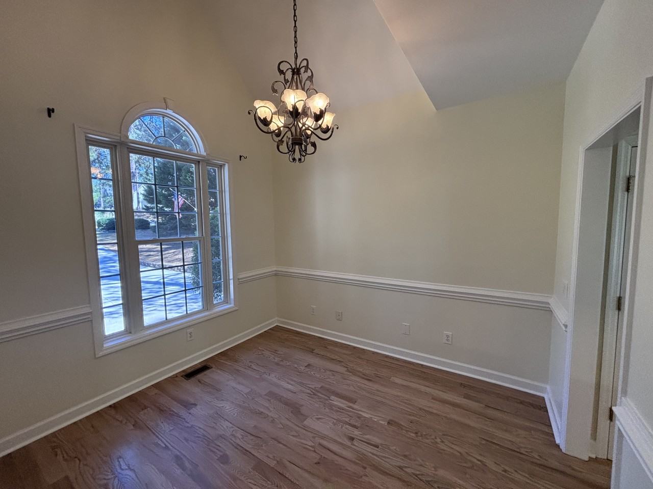 105 Lake View Dr E #1 - Photo 3 of 29