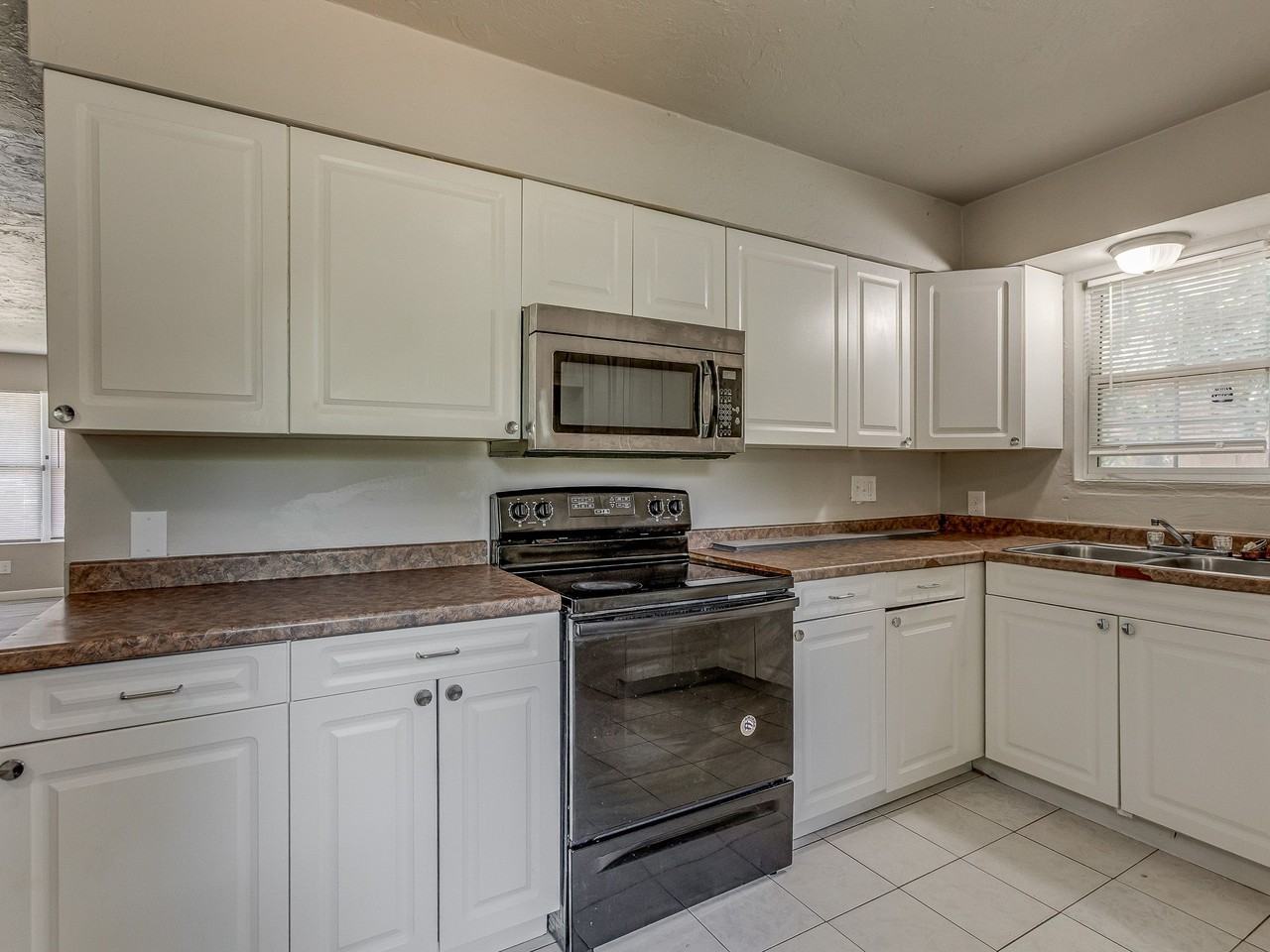 3425 Se 22nd St #1 - Photo 4 of 9