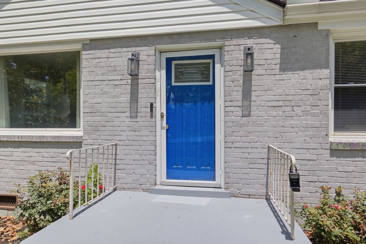 240 Ridgeway Dr - Photo 3 of 27