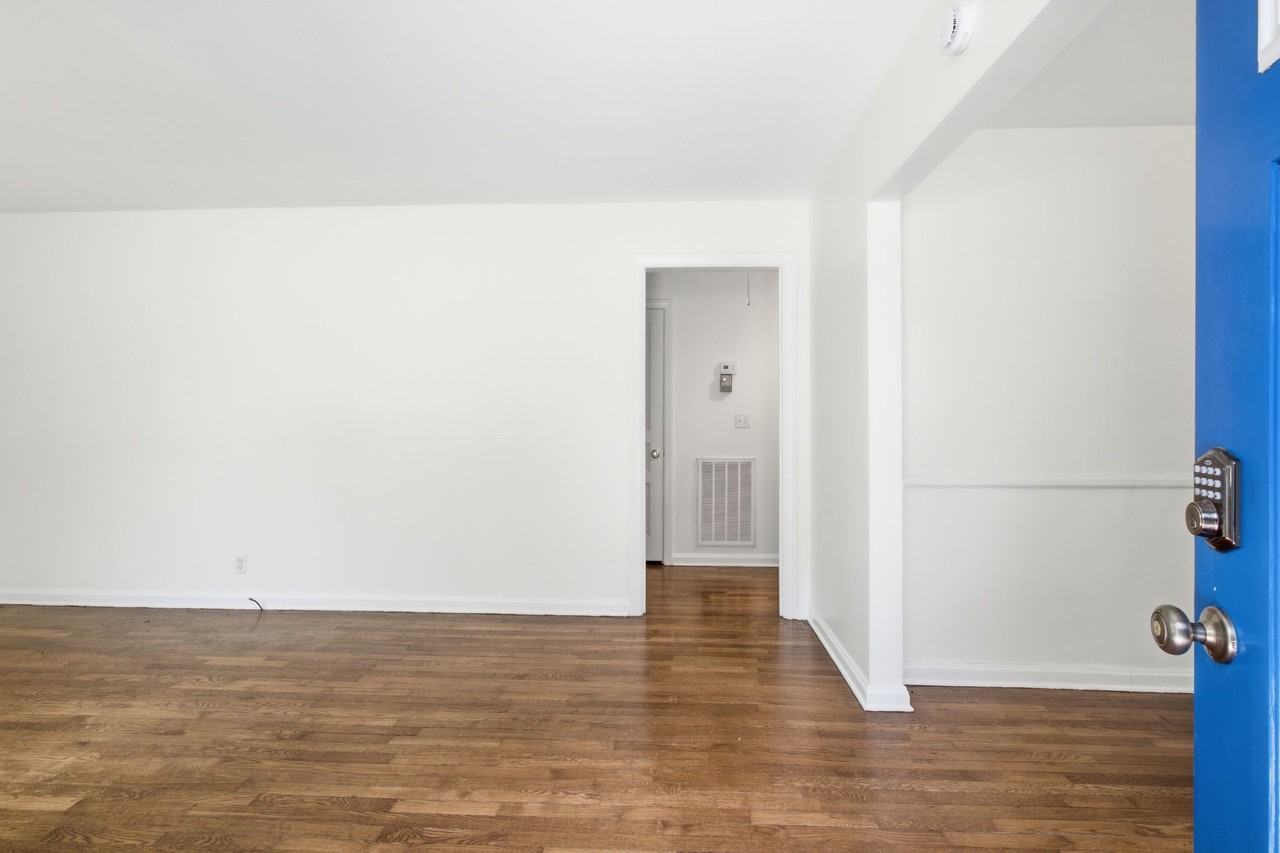 240 Ridgeway Dr - Photo 4 of 27