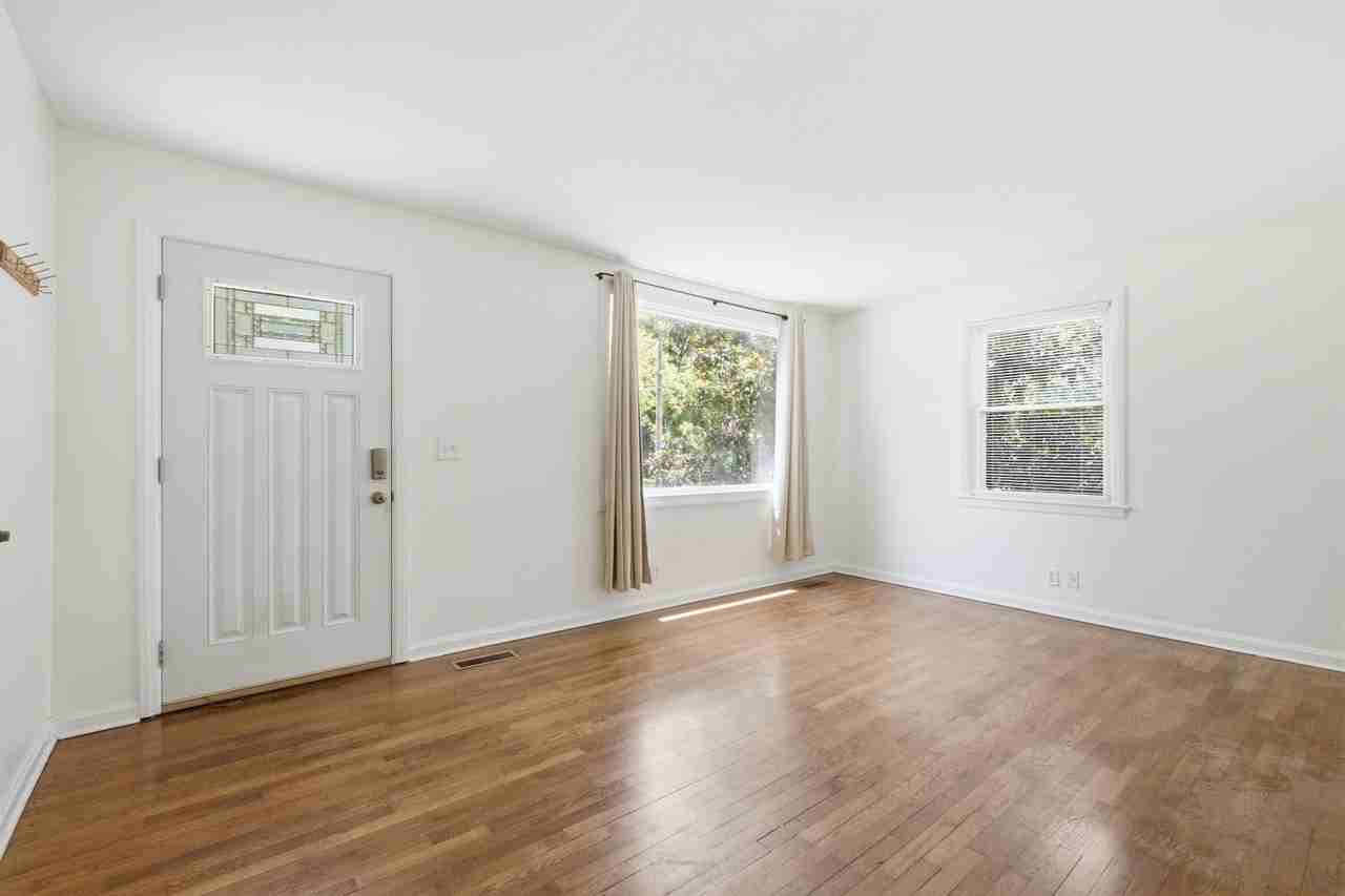 240 Ridgeway Dr - Photo 5 of 27