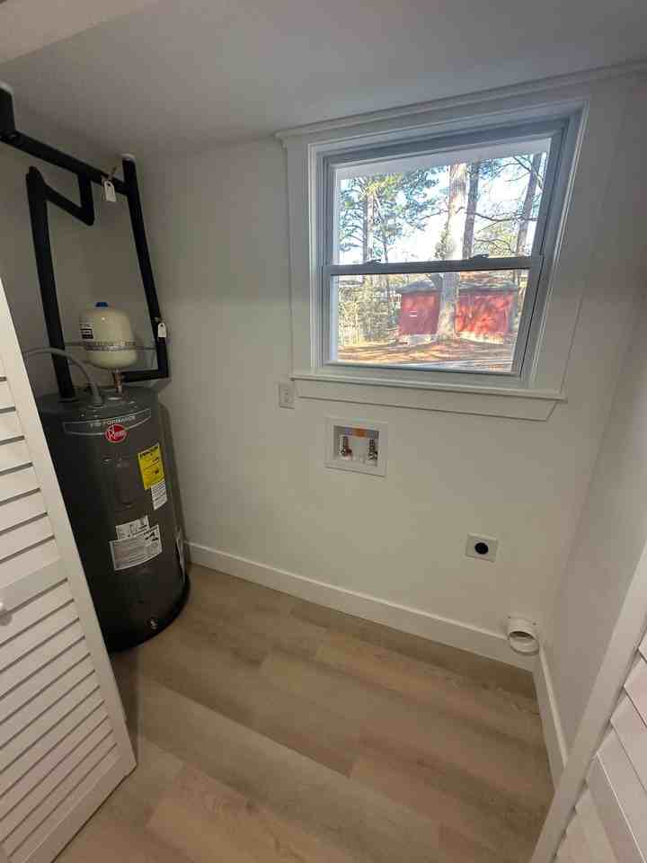 520 Jerry Ln Sw #B - Photo 3 of 10
