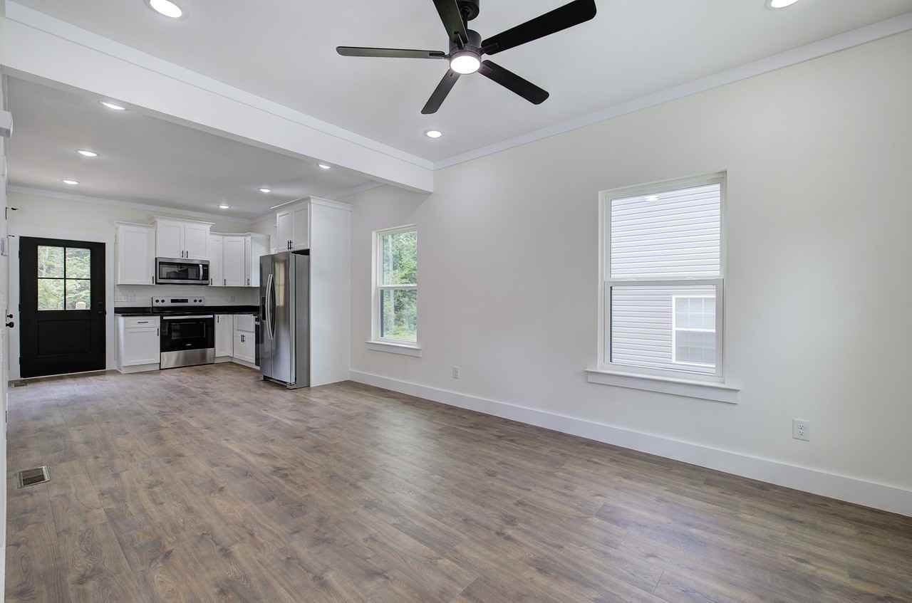 124 Robinhood Dr Se #A - Photo 3 of 15