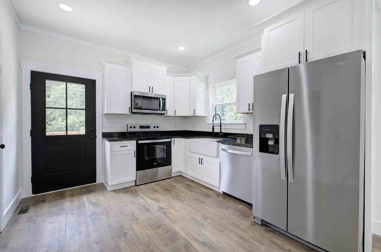 124 Robinhood Dr Se #A - Photo 4 of 15