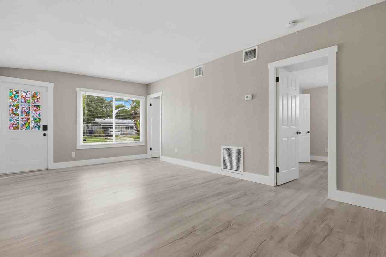 10568 117th Dr #A - Photo 3 of 34