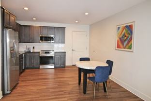 1290W - Photo 1 of 1