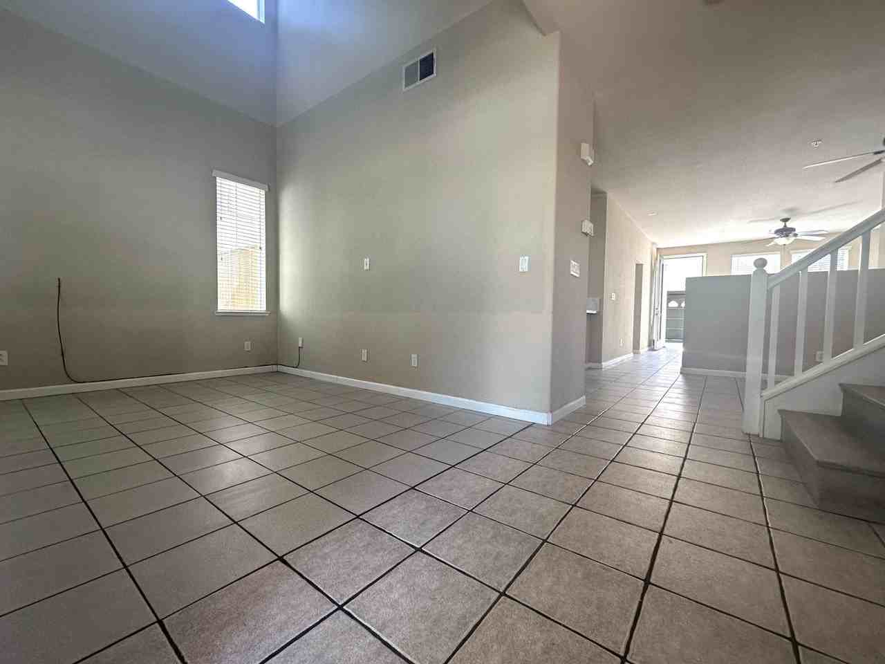 3237 Hudson Dr - Photo 2 of 27