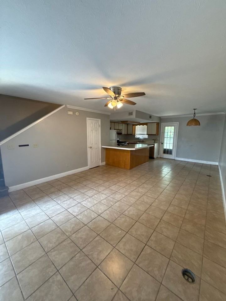 136 Bonnie Ln - Photo 4 of 16