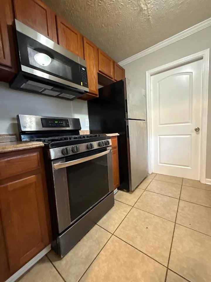 3862 Shane Ct - Photo 3 of 18