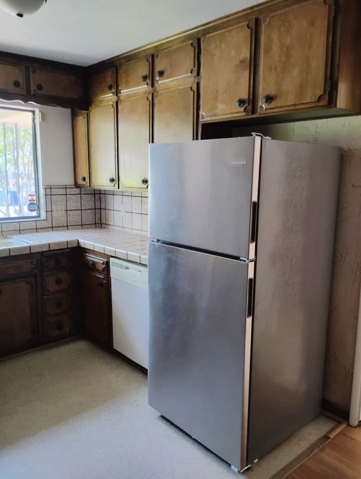 635 Stanford Ct - Photo 3 of 7