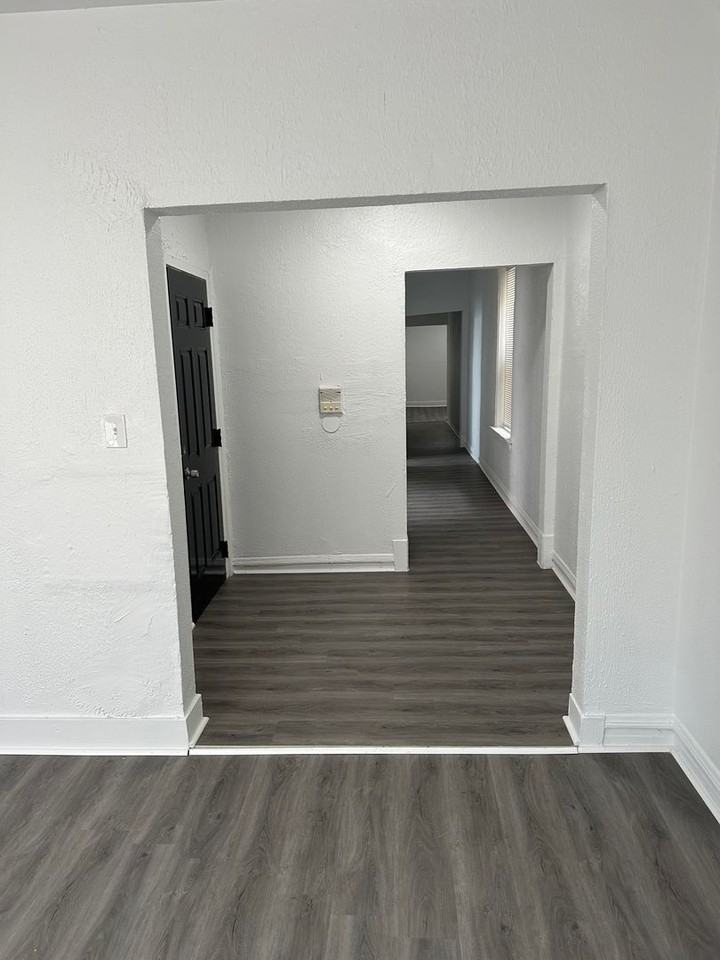 10-18 S Homan Ave - Photo 2 of 13