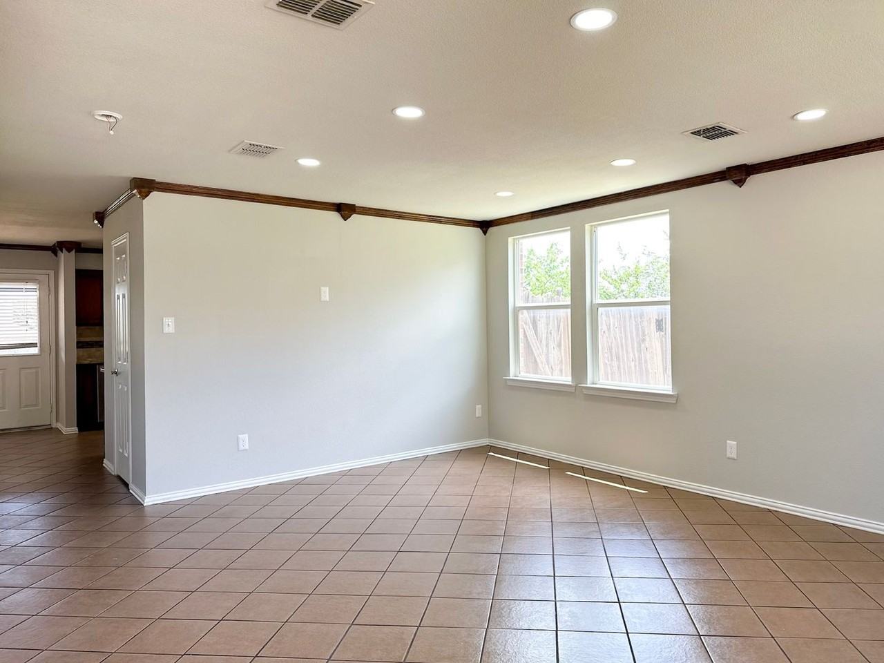 5049 Mosaic Dr - Photo 2 of 32