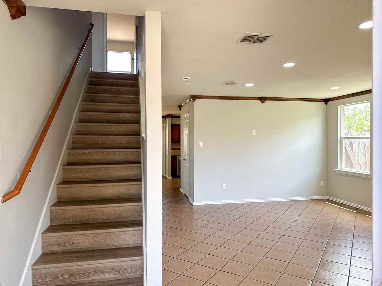 5049 Mosaic Dr - Photo 5 of 32
