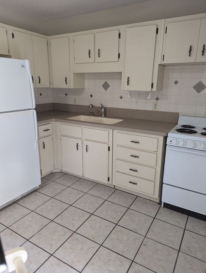 4421 Se 17th Ave - Photo 3 of 11